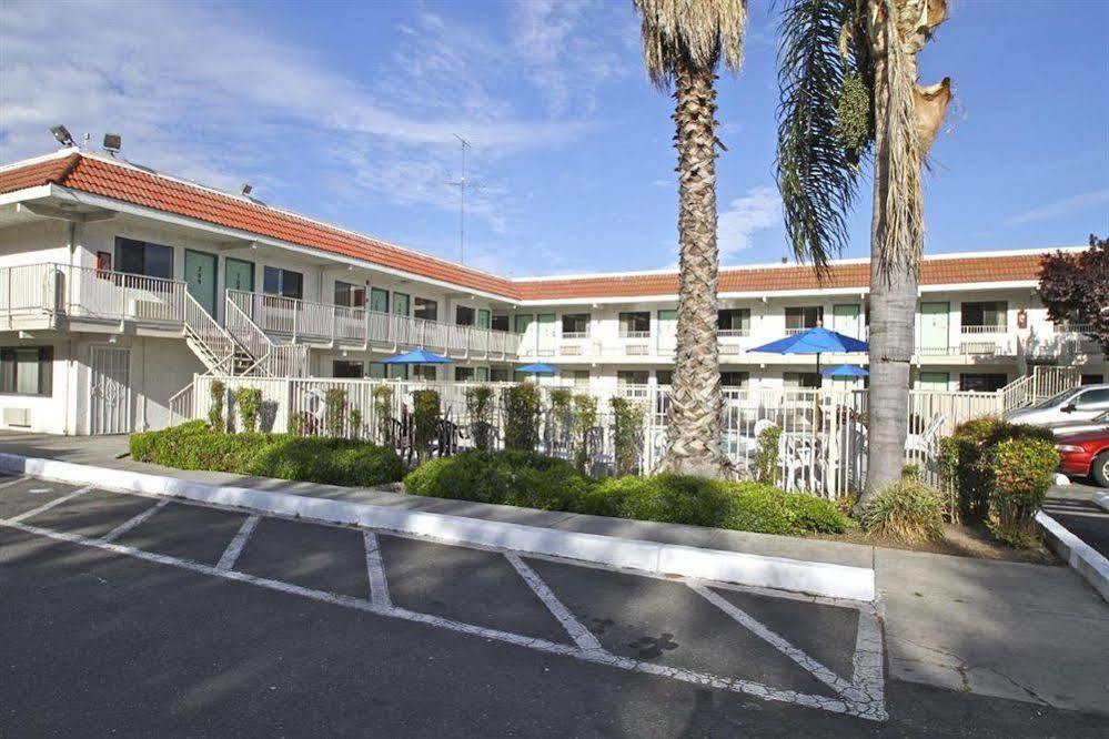 Park Inn By Radisson, Модесто Екстериор снимка